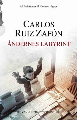 Omslaget til Åndernes labyrint af Carlos Ruiz Zafón
