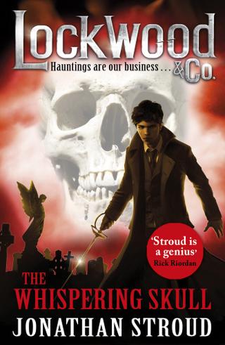 Omslaget til The Whispering Skull af Jonathan Stroud (engelsk udgave)