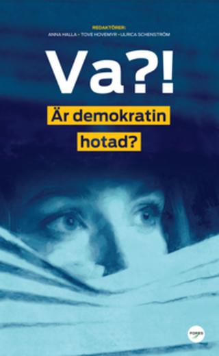 Omslaget til Va?! Är demokratin hotad? af Andreas Johansson Heinö & Bartosz Stroinski & Bengt Westerberg & Birgitta Ohlsson & Daniel Poohl & Hanna Wagenius & Johan Norberg & Lisa Pelling & Olle Wästberg & Patrik Oksanen & Susanne Nyström (svensk udgave)